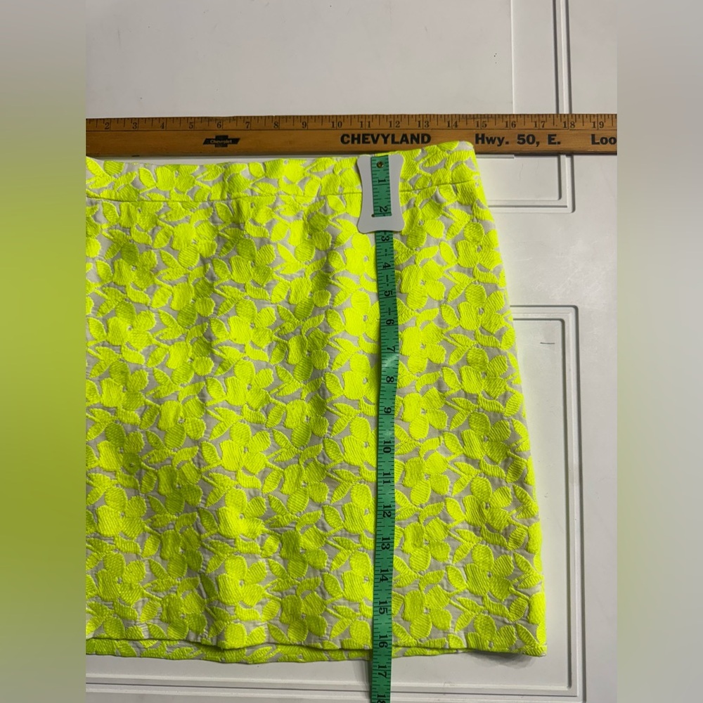 J. Crew Neon Yellow Green Mini Skirt Embroidered Floral Pattern Size 0 - Picture 4 of 5